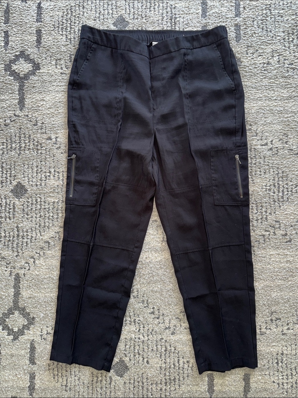 Chico's size 2.5R Black Ankle Cargo Zip-Pocket Pants
